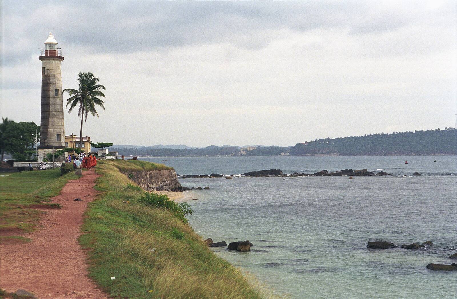 Galle lighthouse and the rampart path along the sea