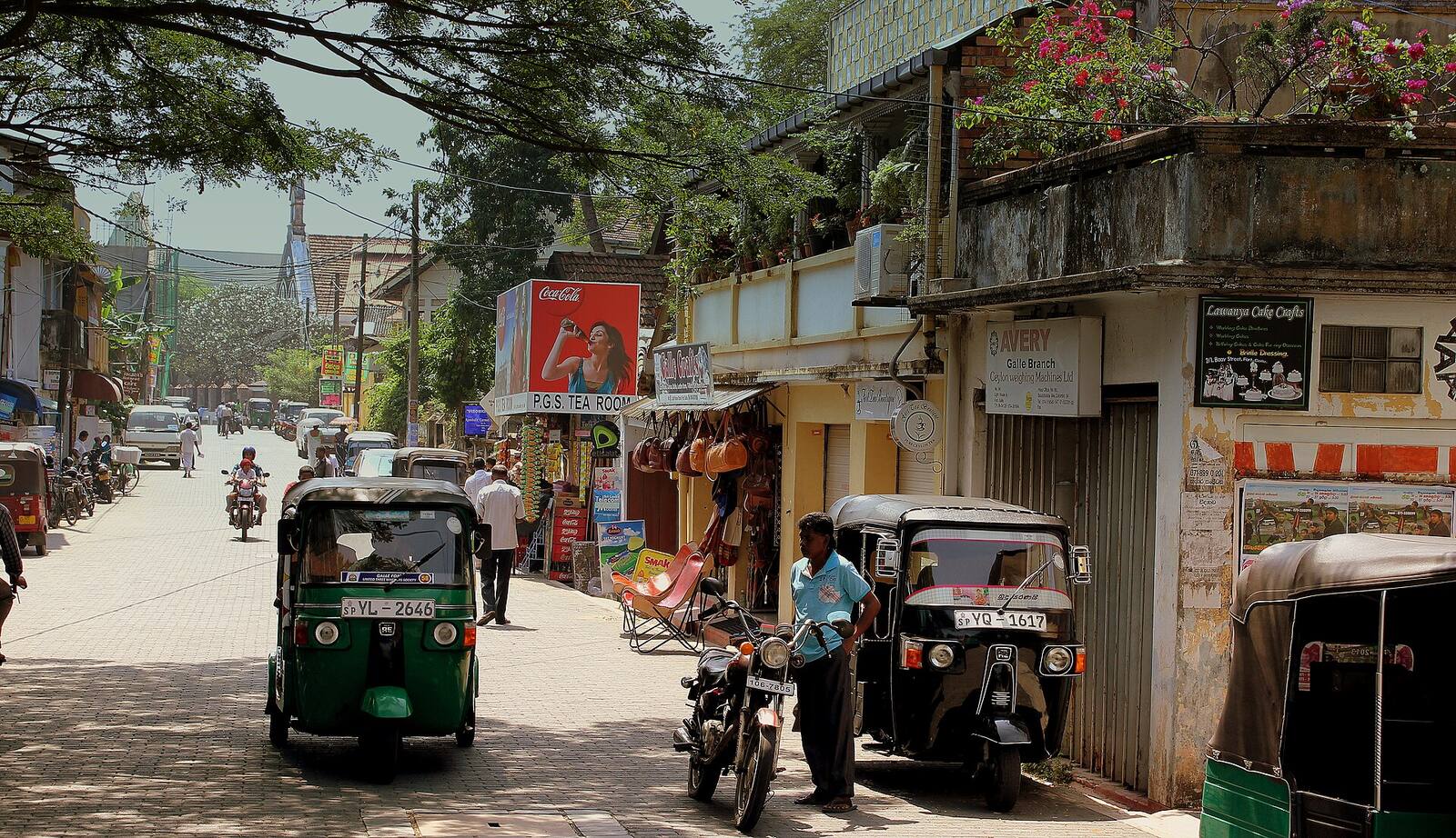 Tuk-tuks on a street in Galle